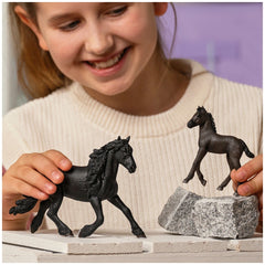 Schleich - Horse Club - Stallone Frisone - Action e Figure da Gioco - 13975