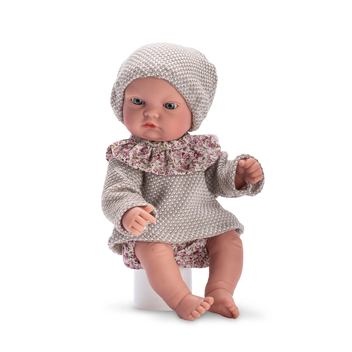 Cute ASI Gordi doll wearing a knitted beige outfit with floral accents, showcasing lifelike features and blue eyes.