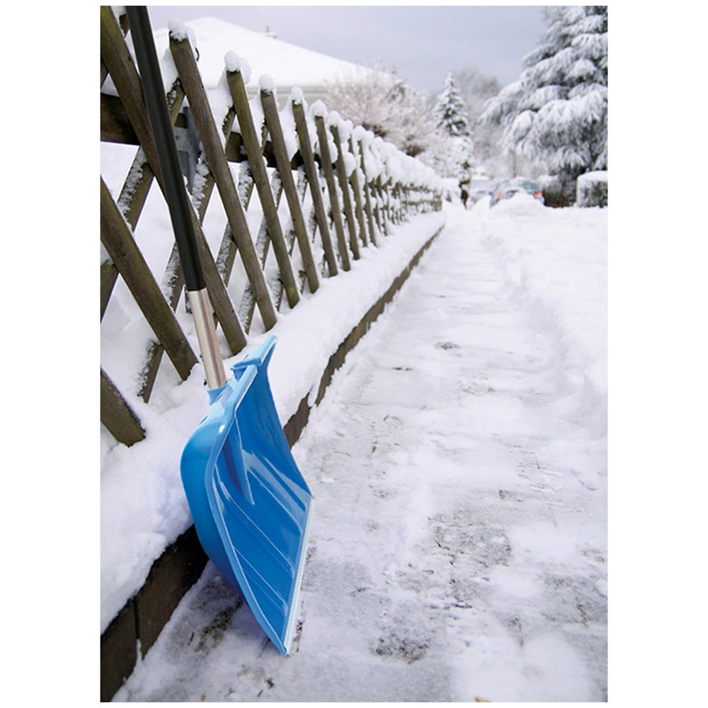Blue PROSPERPLAST Alpin 2 Alutube shovel rests on snow-covered ground with a snowy fence in the background.